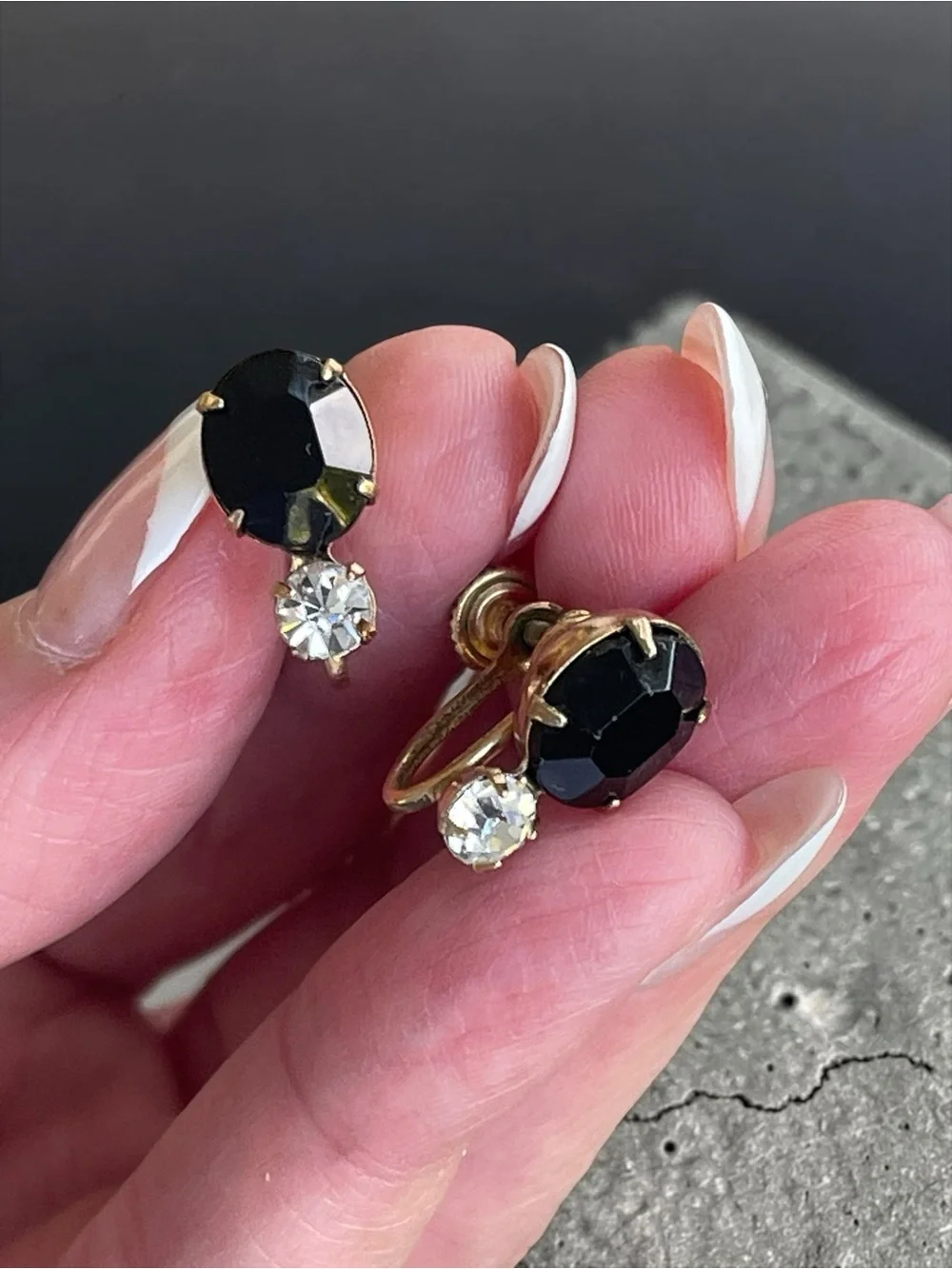 Vintage Black & Clear Glass Screw Back Gold Tone Prong Set Earrings